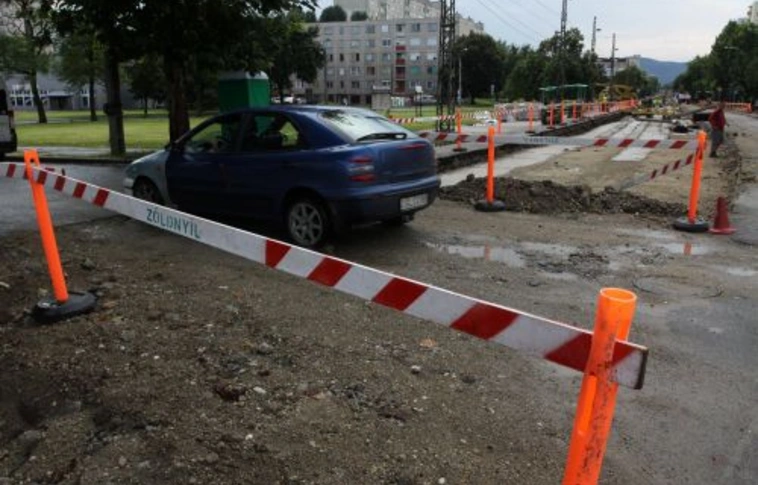 Visszaáll a forgalmi rend