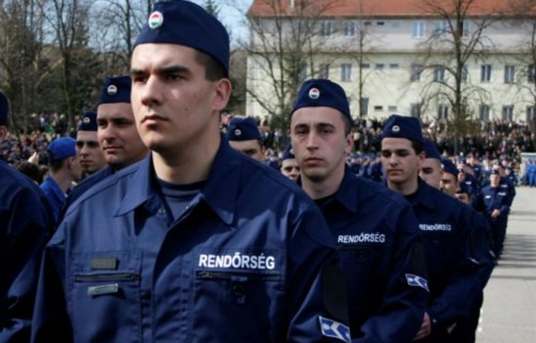 Négyszáz rendőrtanuló a gátakon