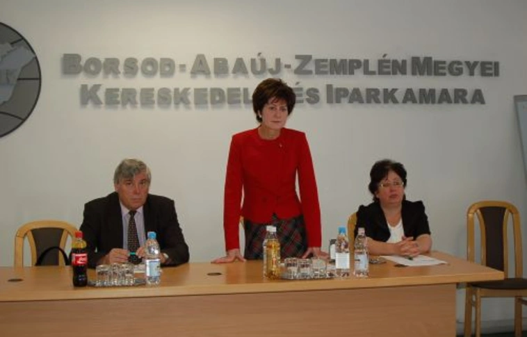 Kerekasztal a fekete-utazásszervezők ellen