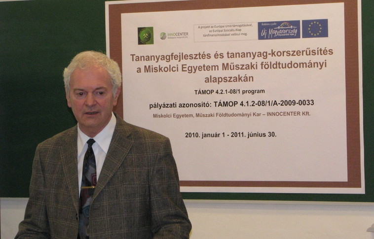 „Tananyagfejlesztés és tananyag-korszerűsítés”