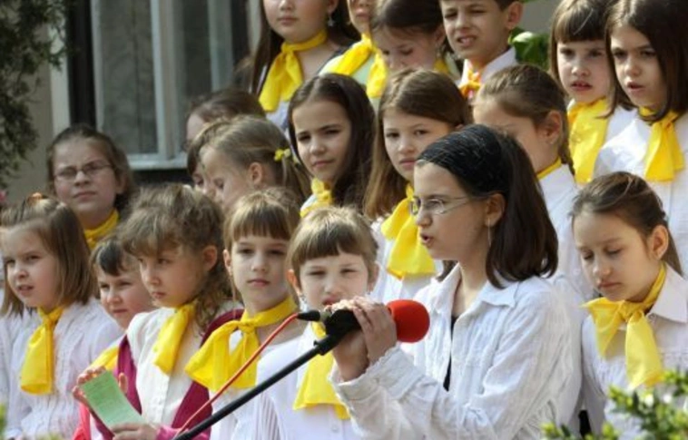 Verseket adtak-vettek