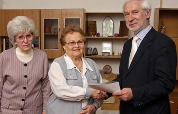 Tompa Sándor adománya szegény családoknak