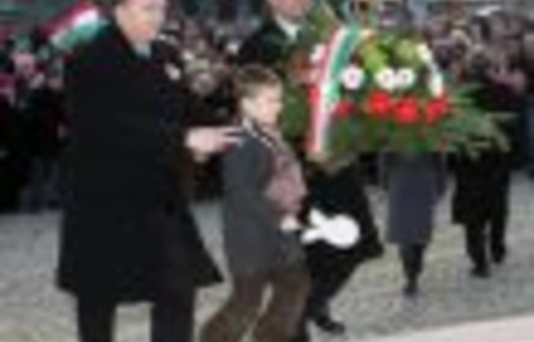 Fidesz-megemlékezés a Petőfi-téren