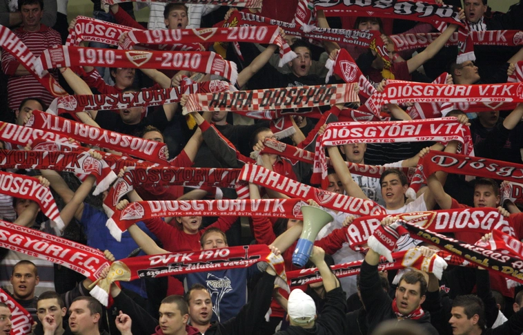 Sálerdő a stadionban