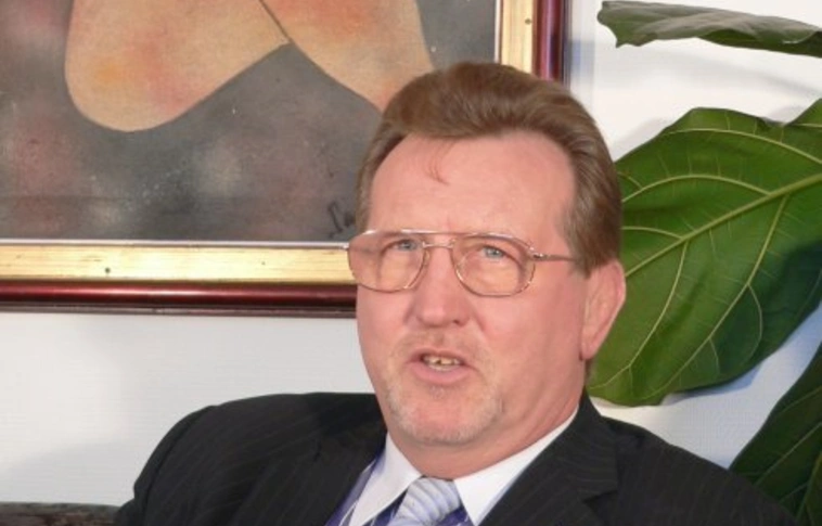 Menni akart, mégis maradt