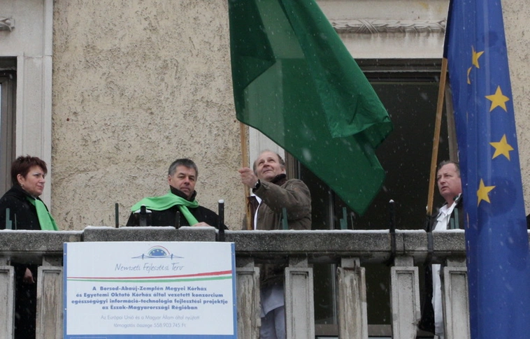 Zöld zászló a kórházakon