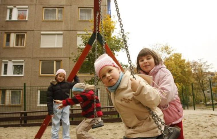 Megújuló játszóterek a miskolci gyerekeknek