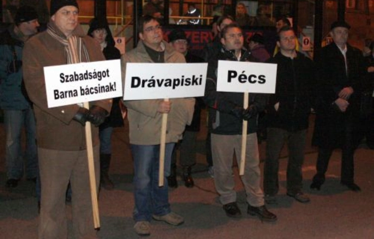Tüntetés volt a megyei bíróság előtt