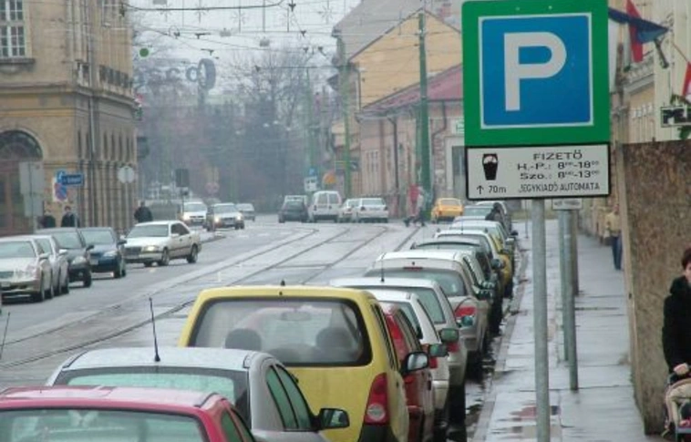 Tovább érvényesek a parkolóbérletek