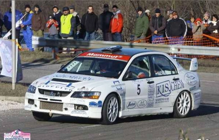 Fájós kézzel is dobogó közelben
