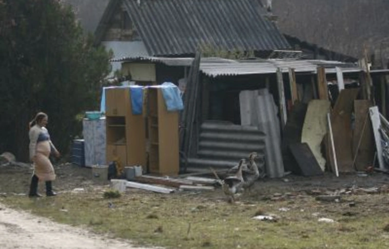 Megoldások Lyukó nyomorára