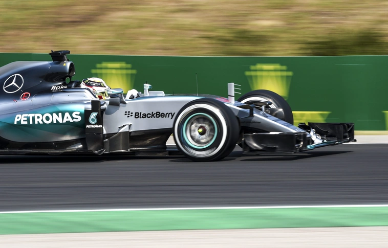 Hamilton volt a leggyorsabb az első szabadedzésen