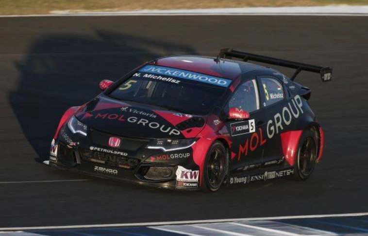 Michelisz Norbert túraautó világbajnok a privát versenyzők között!