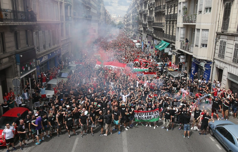 Elárasztották Marseille utcáit a magyar szurkolók