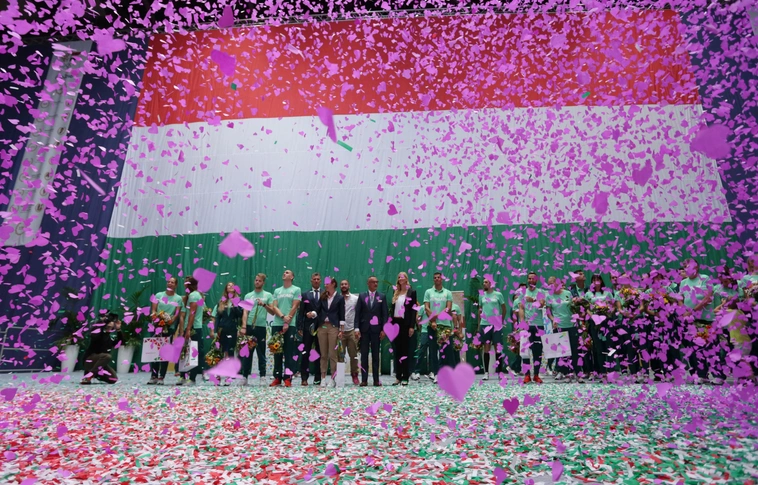 Leszállt az aranygép, hazatértek olimpikonjaink