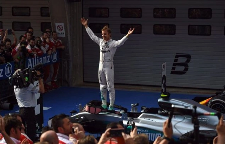 Rosberg nyerte a Kínai Nagydíjat