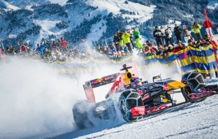 Verstappen így örült a hónak – sípályán csapatott a forma-1-es autójával