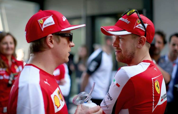 Raikönnen mosolyog, Vettel énekel – így üzent karácsonyra a Ferrari