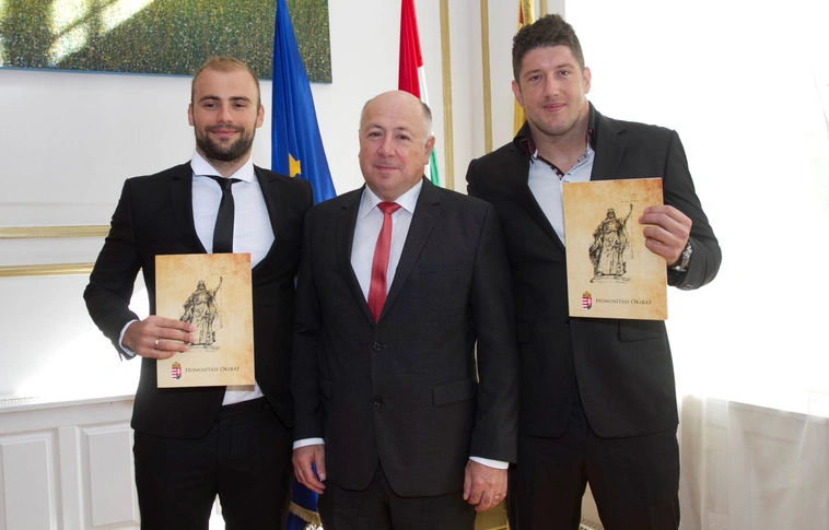 Két MVLC-játékos is letette az állampolgársági esküt