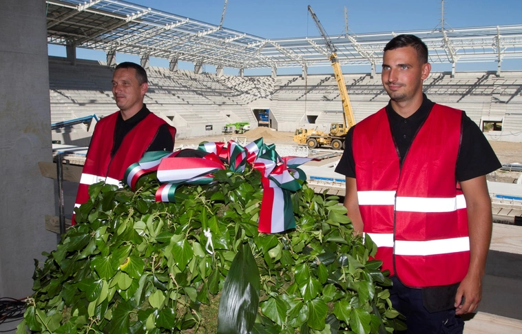 Bokrétaünnep a DVTK Stadionban – szerkezetkész a sportlétesítmény!
