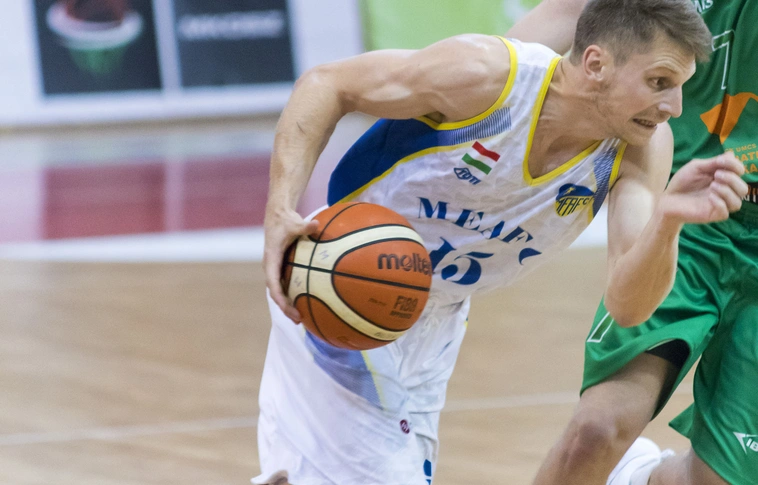 Hanga Ádám 11 pontja, továbbra is százszázalékos a Barcelona