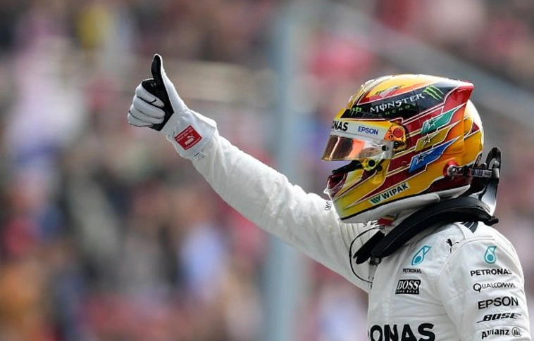 Hamilton pole pozícióval örvendeztette meg a brit közönséget
