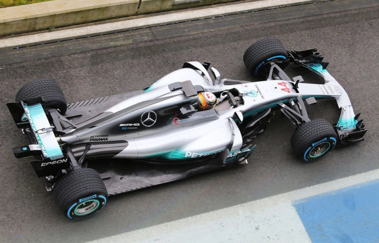 A pályán mutatkozott be az új Mercedes