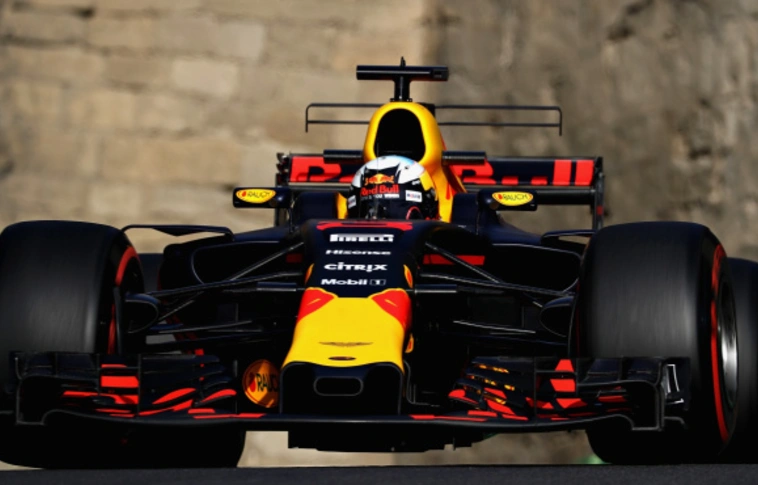 Őrült futamot nyert meg Ricciardo
