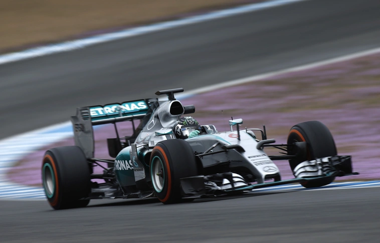 Rosberg rajtol az élről Szuzukában