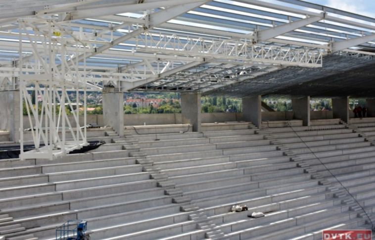 Egyre szebb az épülő stadion