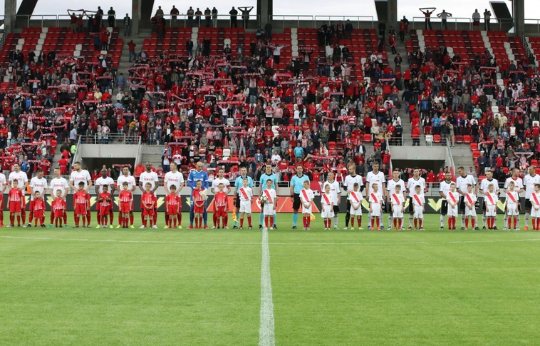 Újra pattogott a labda a diósgyőri gyepen - tesztmérkőzéseken próbálták ki az új stadiont (Képgalériákkal)