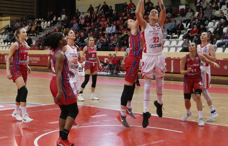 Kemény meccs volt: 79-76-ra győzött az Aluinvent DVTK (Képgalériával!)
