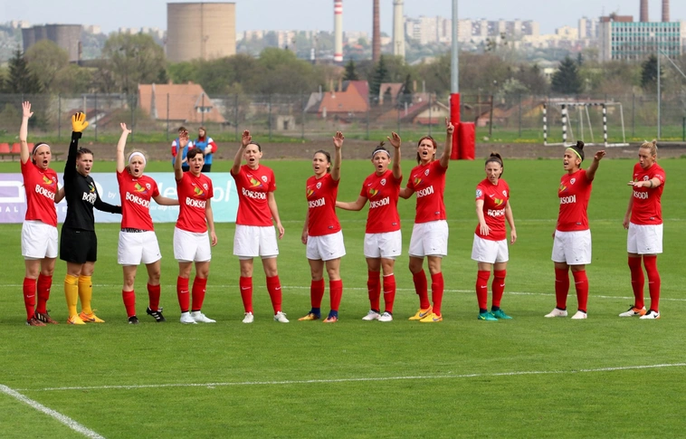 A lányok is jól fociztak - szerdán meglehet a bronzérem!