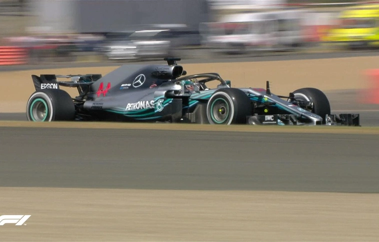 Hamilton győzött, Vettel kiesett, a brit vezet az összetettben