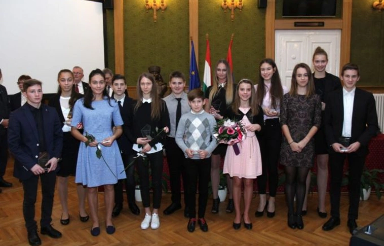 A megye jól tanuló jó sportolóit díjazták