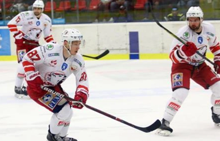 Glen Hanlon: "Büszke vagyok a játékosaimra"