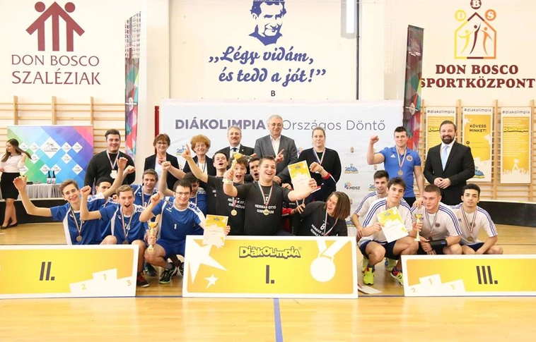 Nyolc érem a Floorball Diákolimpia barcikai országos döntőjéről