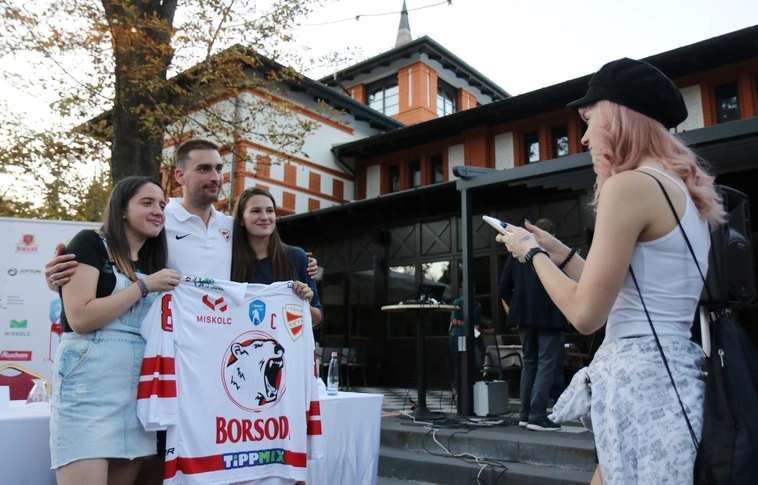 „Az egyik legizgalmasabb szezon következik” – szezonnyitó ankéton találkoztak a szurkolók a Macikkal (Képgalériával!)