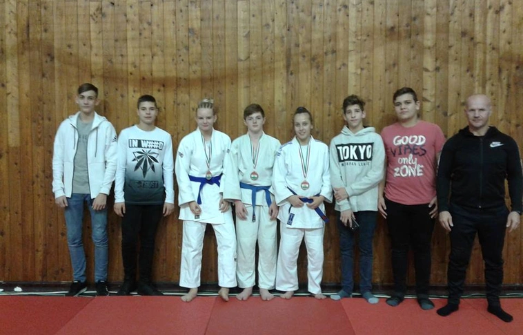 Bajnoki bronzok Siklósról