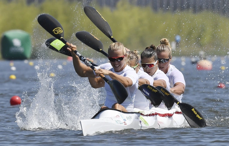 Kajak-kenu vb: ismét arany női K–4-ben és még két érem
