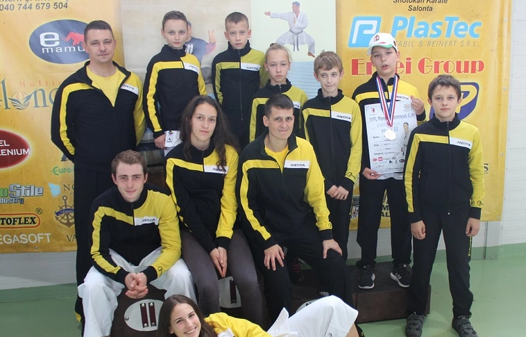 Nagyszalontán jártak a miskolci karatékák