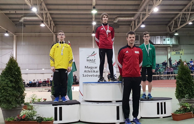 Kiválóan teljesítő MVSI-újoncok