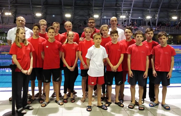 Tizennyolc érmet hoztak Győrből az MVSI úszói