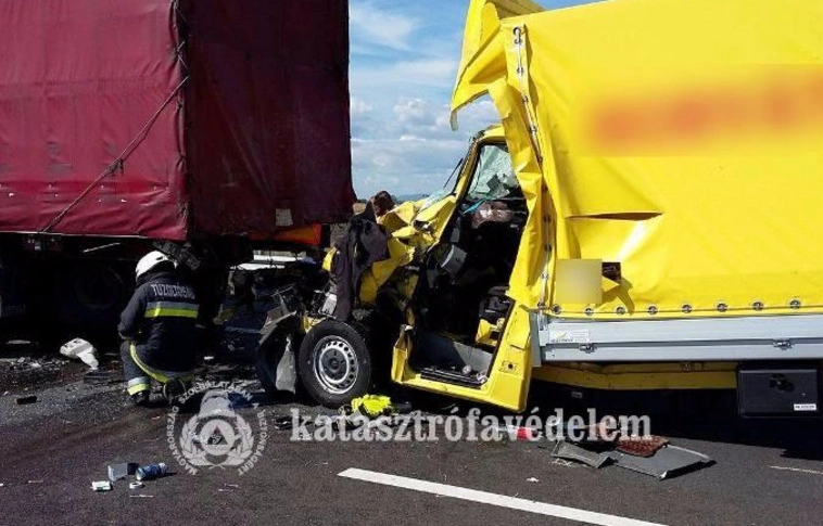 Halálos baleset az M3-as autópályán, Gelejnél