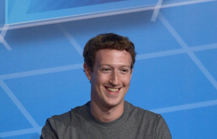 Ezért kék a Facebook háttere