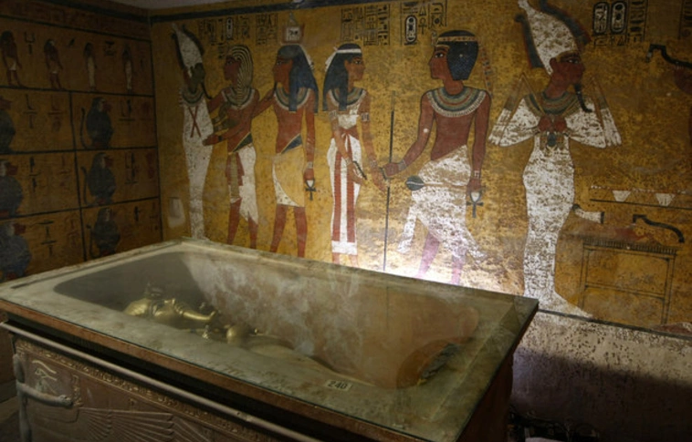 Restaurátorokat küldhet börtönbe Tutanhamon