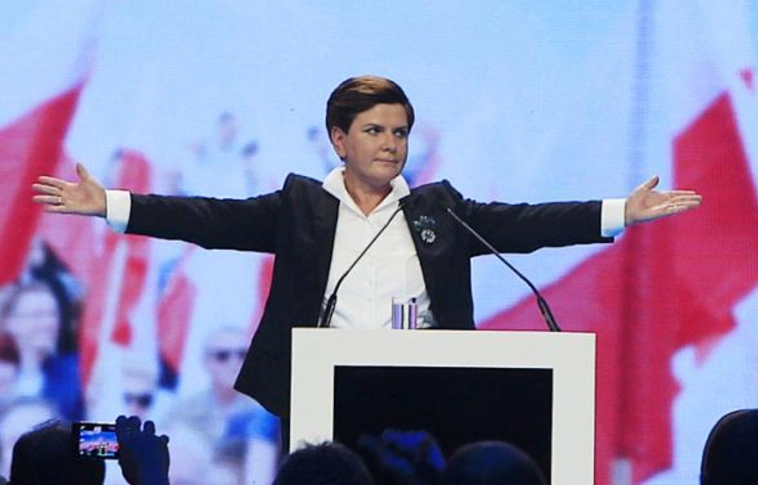 Szydlo: téves információk alapján, megalapozatlanul ítélik el a lengyel kormányt