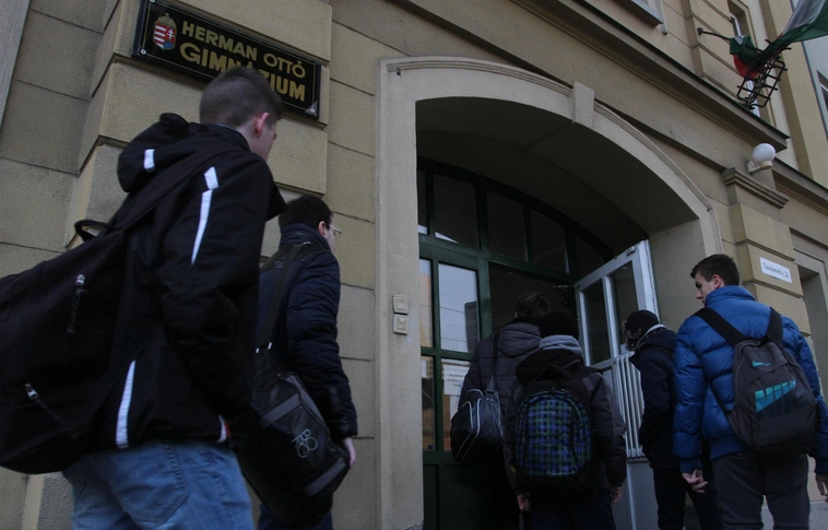 Félnek a szülők, hogy bajuk lesz a gyerekeknek, ha nem lesznek ott a szerdai tüntetésen