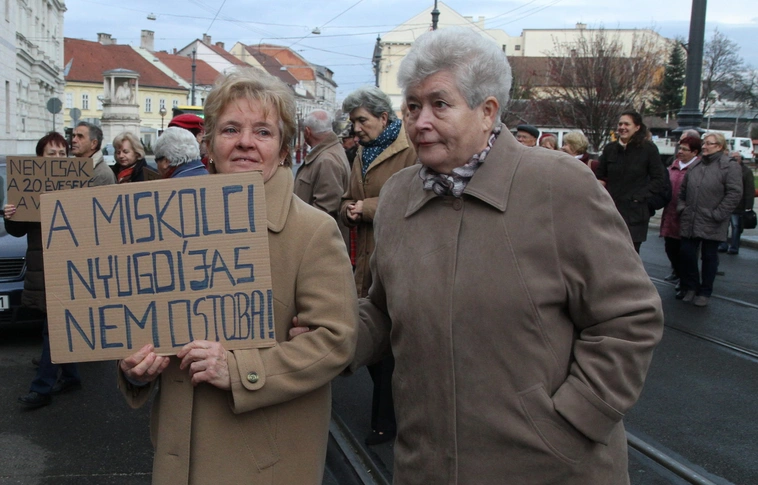 Kérjen-e bocsánatot a nyugdíjasoktól a Jobbik és Jakab Péter? A frakcióvezetők és maga az érintett válaszol