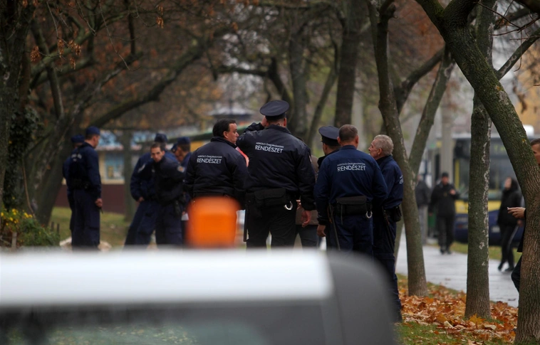 A seriffek is segítettek a miskolci lakástűznél